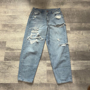 Women's American Eagle Light Blue Distressed Jeans Size 10 SKU543